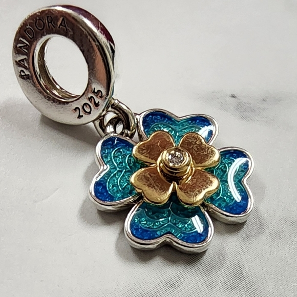 Pandora 2025 Four Leaf Clover Lab-Grown Diamond Dangle Charm - Picture 2 of 6